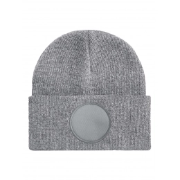 Кепки и головные уборы. Шапка-бини с круглой нашивкой