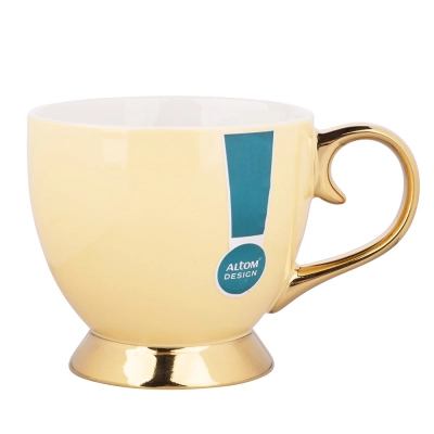 
                                            Чашка на ножке Aurora Gold объемом 400 мл ванильная
                                            