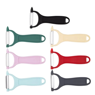 
                                                Oblong vegetable peeler with smooth blade 4,5 cm
                                                