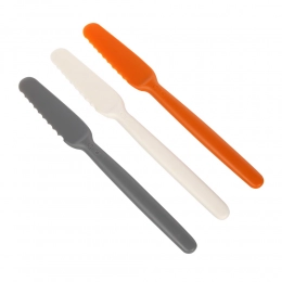 Functional form set of knives spreads