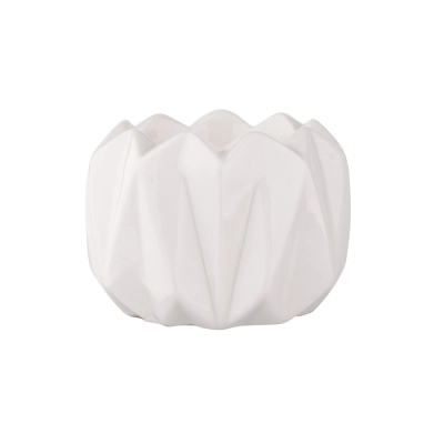
                                            Candle holder in white color, 7x7x5 cm
                                            
