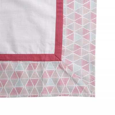 
                                            Table cloth 80x80 cm white with triangle decor
                                            