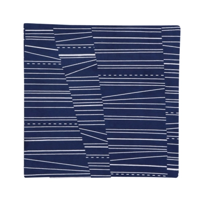 
                                                Printed with solid back and back zipper
                                                