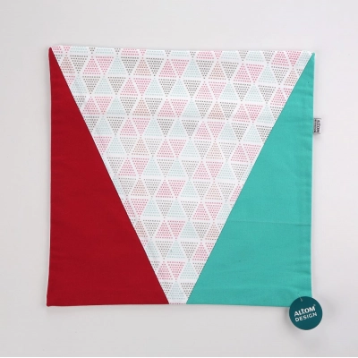 
                                                Cushion cover 40x40 cm Triangle
                                                