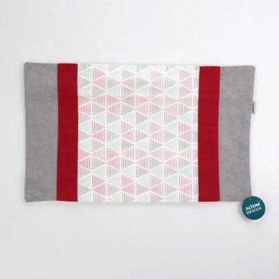 
                                                Cushion cover 30x50 cm Triangle
                                                