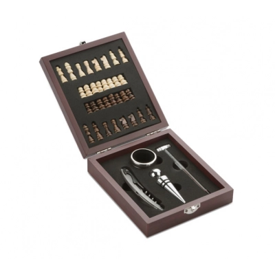 
                                            Wine set with chess TREBB
                                            