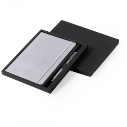 Офис. Блокнот примерно формата А5 с ручкой-роллером.