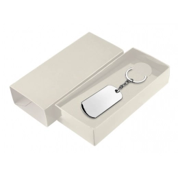 Картонная коробка цвета слоновой кости - брелок не входит в комплект.