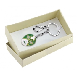 Картонная коробка цвета слоновой кости - брелок не входит в комплект.