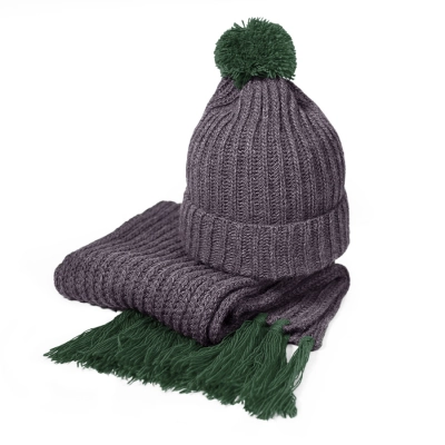 
                                                GoSnow hat and scarf with a bright pompom and tassels.
                                                