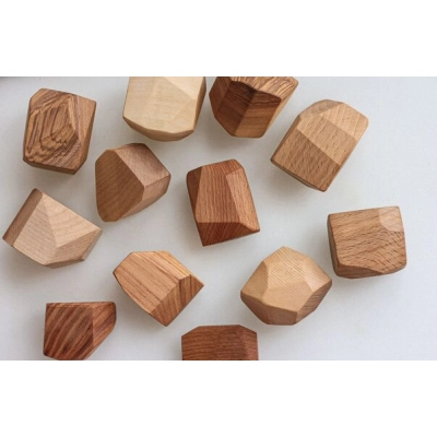 
                                            Board game Tumi Ishi, set of 9 pieces, book.
                                            