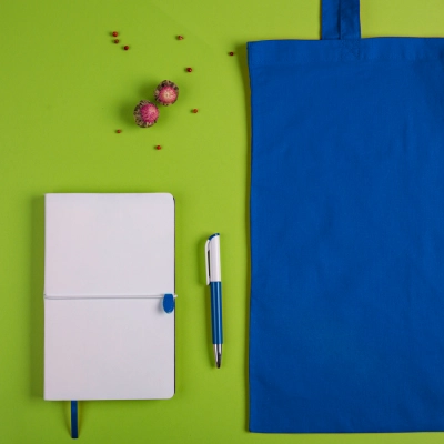 
                                                WHITEYOU gift set: business notebook, pen, bag
                                                