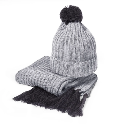 
                                                GoSnow hat and scarf with bright pompom and tassels
                                                