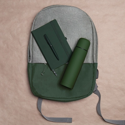 
                                                HIKER gift set: diary, pen, thermos, backpack, green.
                                                