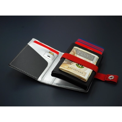 
                                                Кошелек с RFID-защитой
                                                