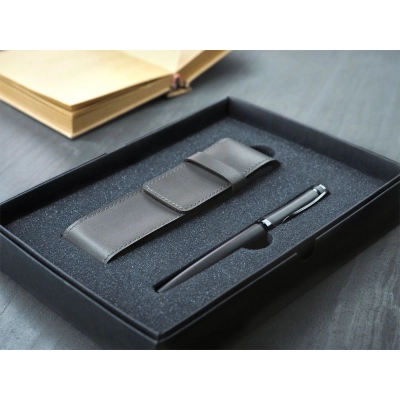 
                                            Набор из ручки и футляра для ручки
                                            