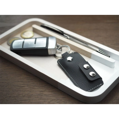 
                                                Keyring
                                                