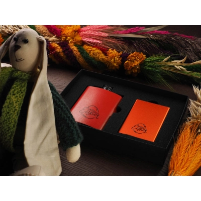 
                                            Easter set flask and RFID case
                                            