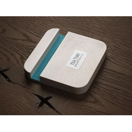 Деревянная подставка для телефона