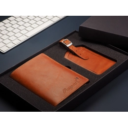 Набор из обложки для паспорта и бирки для багажа