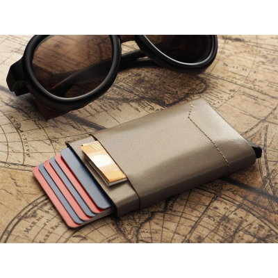 
                                                Кошелек с RFID-защитой
                                                