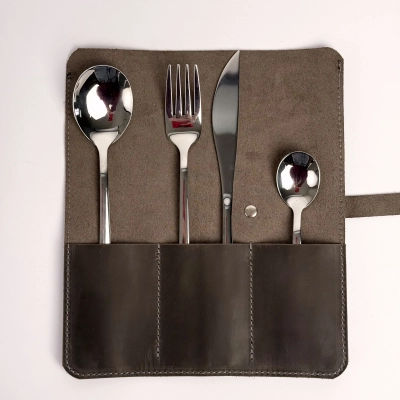 
                                            Конверт для приборов из натуральной кожи, складной
                                            