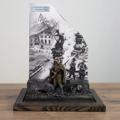 
                                                Diorama 