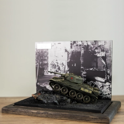 
                                                Diorama 