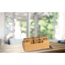 Everlasting bamboo desk calendar
