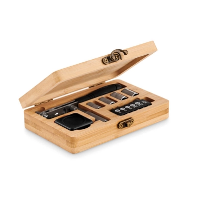 
                                                13 piece tool set, bamboo case
                                                