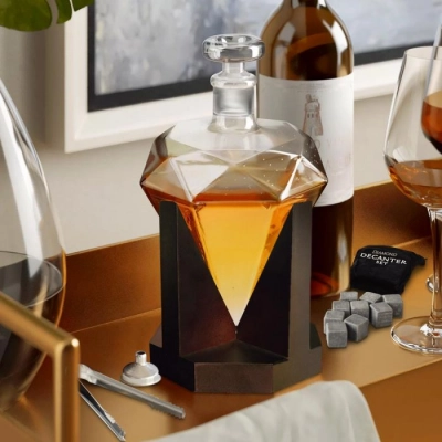 
                                                Diamond Decanter
                                                