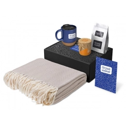 Подарочный набор «Re:y. Nest» с пледом, кружкой и вареньем