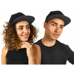 Baseball cap with a straight visor 