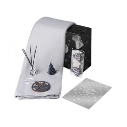 Подарочный набор «Re:Home» с пледом, свечой и диффузором