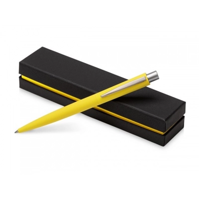 
                                                Pen in the case 