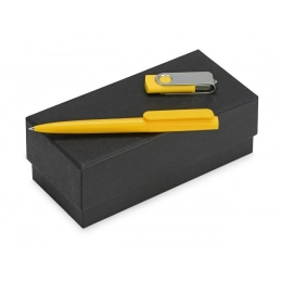 Qumbo gift set with pen and flash drive