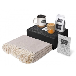 Подарочный набор «Re:y. Nest» с пледом, кружкой и вареньем