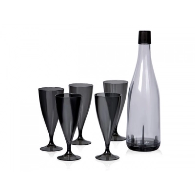 
                                                Set of plastic glasses for drinks 