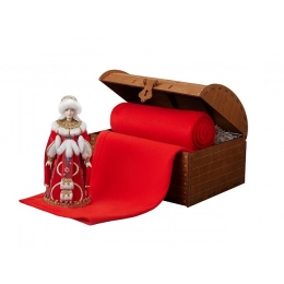 Подарочный набор: кукла фарфоровая, плед флисовый