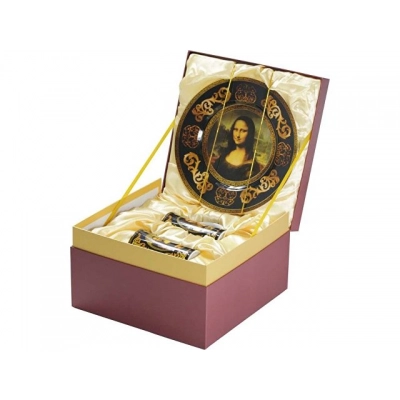
                                                Mona Lisa gift set: a sweet dish, two mugs
                                                