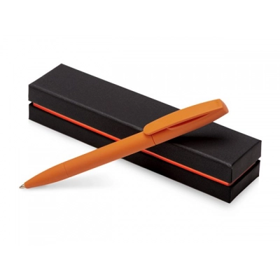 
                                                Pen in the case 