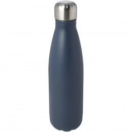 A stainless steel bottle with a capacity of 500 ml, made from recycled materials and featuring copper vacuum insulation, comes with a certificate.