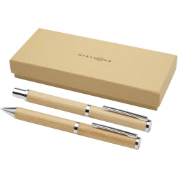 Apolys gift set includes a bamboo pen and a ballpoint pen.