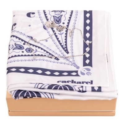 
                                            Set Cacharel (necklace & silk scarf)
                                            