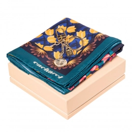 Подарочный набор Cacharel с брелком и шарфом