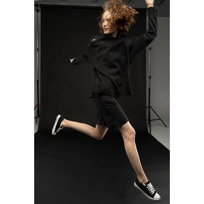 
                                                J3 shorts, black.
                                                