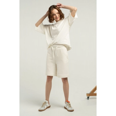 
                                                J3 shorts, milky white.
                                                