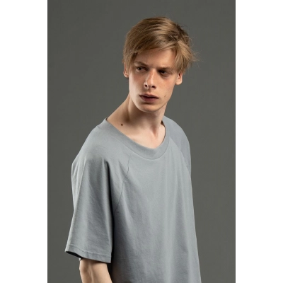 
                                                Unisex T2 gray t-shirt.
                                                