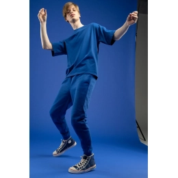 Unisex T3 blue t-shirt.