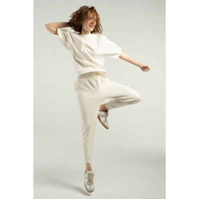
                                                Unisex T3 milk-white T-shirt.
                                                